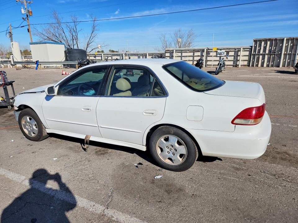 2002 Honda Accord VIN 1HGCG16502A082117 COPART salvage auction — FRONT END, Tx - Salvage Vehicle Title, sold $150 on 2026-07-10 (photo 2)