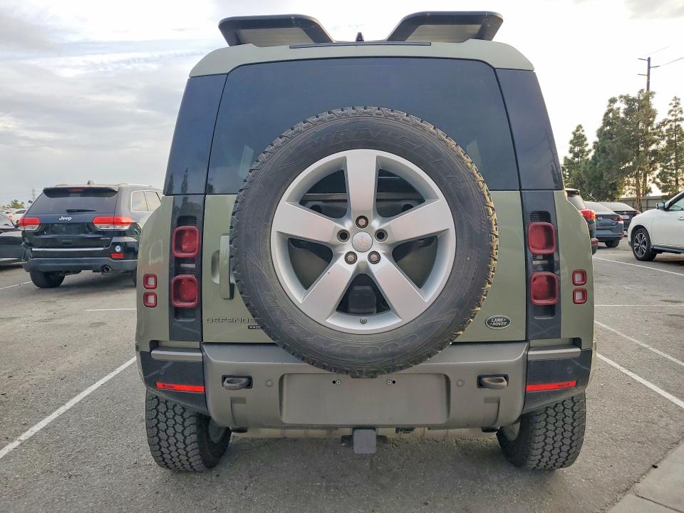 2021 Land rover Defender VIN SALE37RU6M2037603 COPART salvage auction — MINOR DENT/SCRATCHES, CA - DIS/DLR/EXP ONLY CLEAN TITLE, sold $30,500 on 2026-07-21 (photo 6)