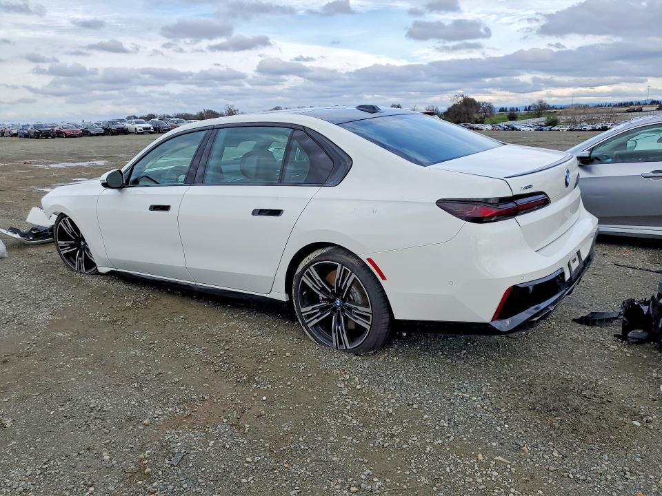 2025 BMW 7er VIN WBA33EJ0XSCV31673 COPART salvage auction — FRONT END, Salvage Title, sold $30 on 2026-07-30 (photo 2)