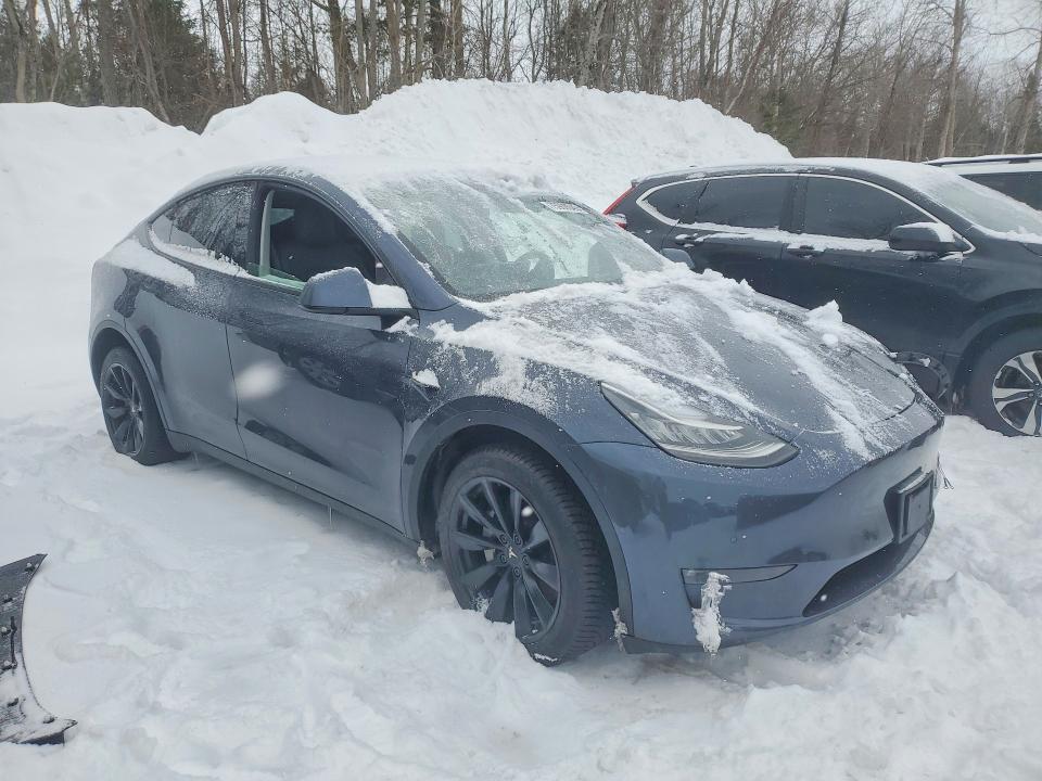 2022 Tesla Model y VIN 7SAYGDEE1NF510766 COPART salvage auction — SIDE, On - Permit Irrepairable, sold $13,800 on 2026-07-07 (photo 4)