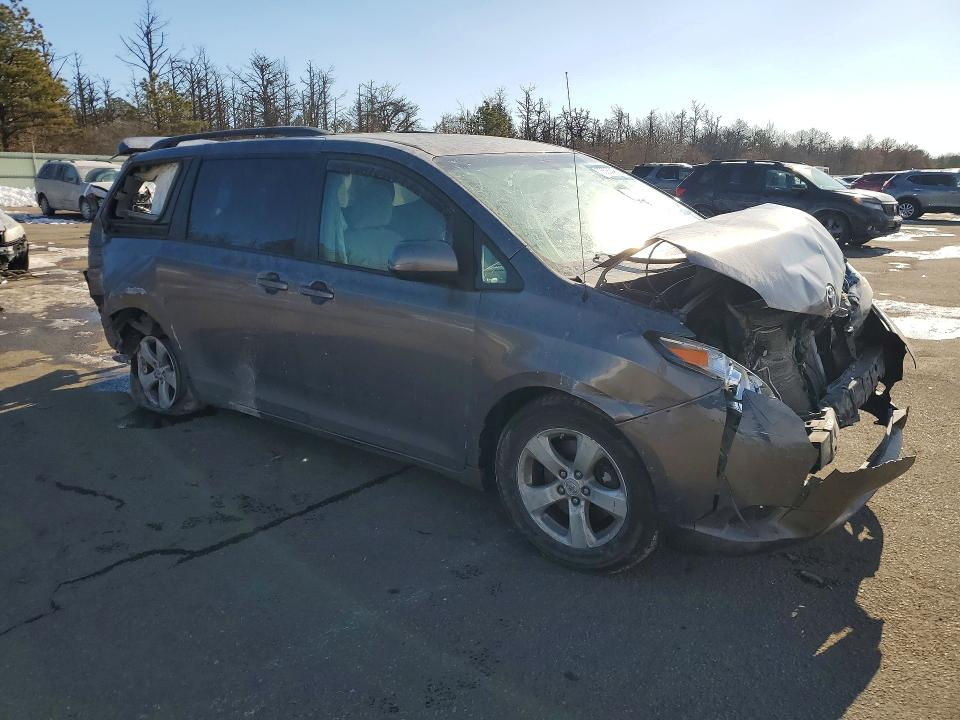 2011 Toyota Sienna VIN 5TDKK3DC4BS037836 COPART salvage auction — REAR END, Ny - Mv907A-Parts Only, sold $800 on 2026-07-20 (photo 4)