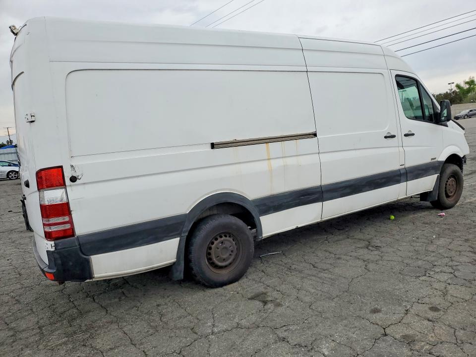 2011 Mercedes-benz Sprinter VIN WD3PE8CB4B5568263 COPART salvage auction — FRONT END, CA - DIS/DLR/EXP ONLY CLEAN TITLE (P), sold $200 on 2026-07-09 (photo 3)