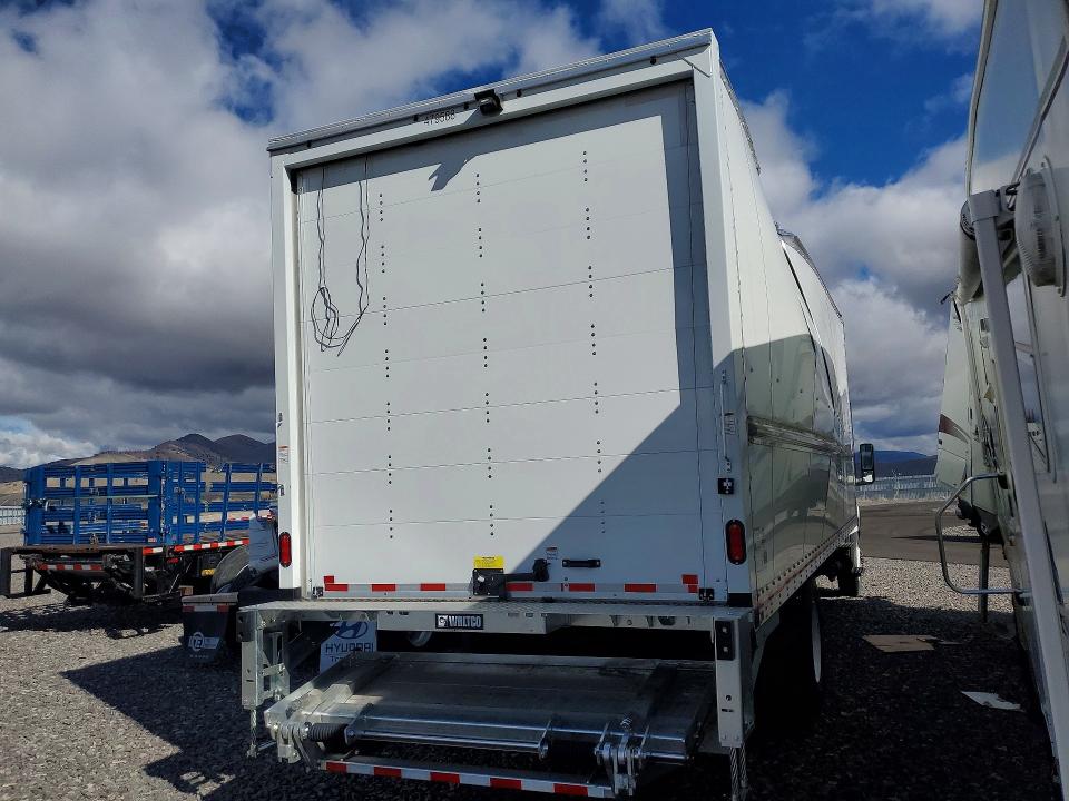 2025 International VIN 3HAEUMML7SL346912 COPART salvage auction — SIDE, Salvage Title, sold $28,250 on 2026-09-02 (photo 3)