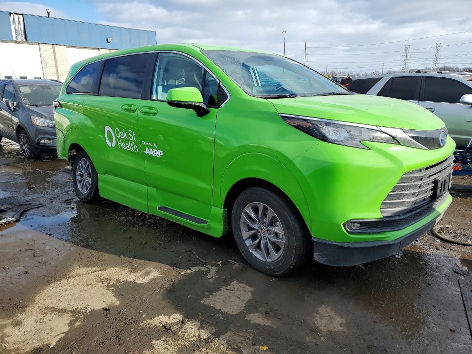 2024 Toyota Sienna VIN 5TDKSKFC0RS128779 COPART salvage auction — REAR END, MO - SALVAGE CERTIFICATE OF TITLE, sold $3,200 on 2026-07-31 (photo 4)