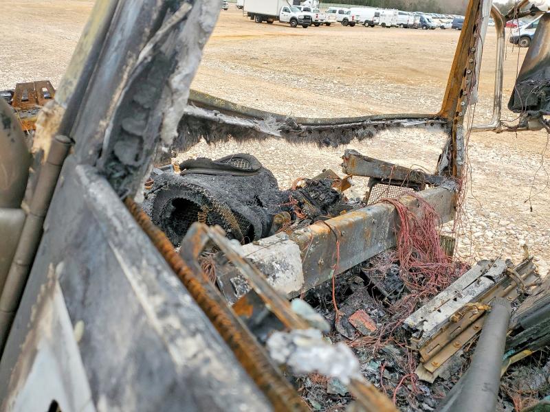 2017 Peterbilt tractor VIN 2NP2HM6X8HM431965 COPART salvage auction — BURN, NC - PARTS ONLY-RECORD OF SALE, sold $625 on 2026-07-27 (photo 8)