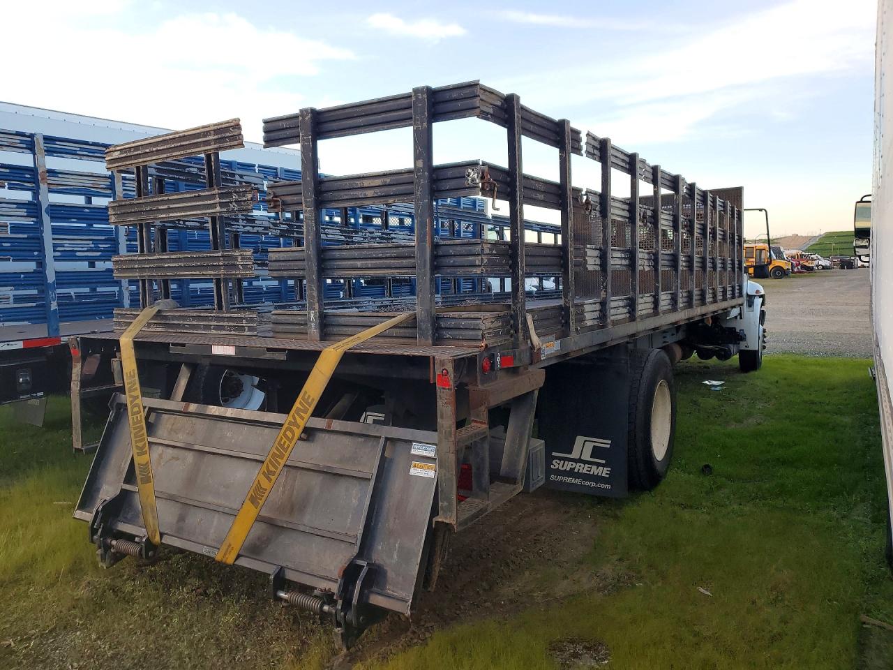 2013 International VIN 1HTMMAAL1DH183729 COPART salvage auction — Side, CA - DIS/DLR/EXP ONLY CLEAN TITLE, sold $100 on 2026-09-03 (photo 3)