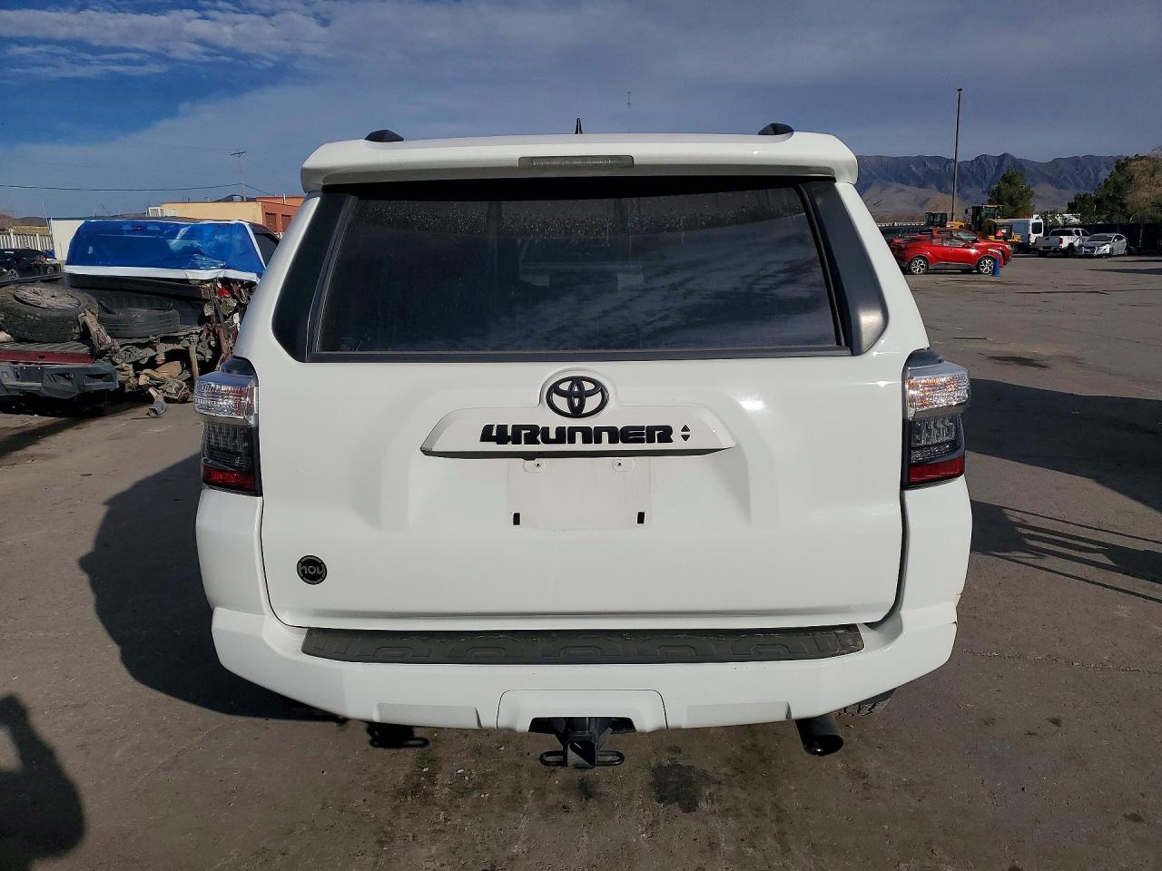 2022 Toyota 4Runner VIN JTEFU5JR7N5253816 COPART salvage auction — Front End, TX - SALVAGE VEHICLE TITLE, sold $10,700 on 2026-07-10 (photo 6)