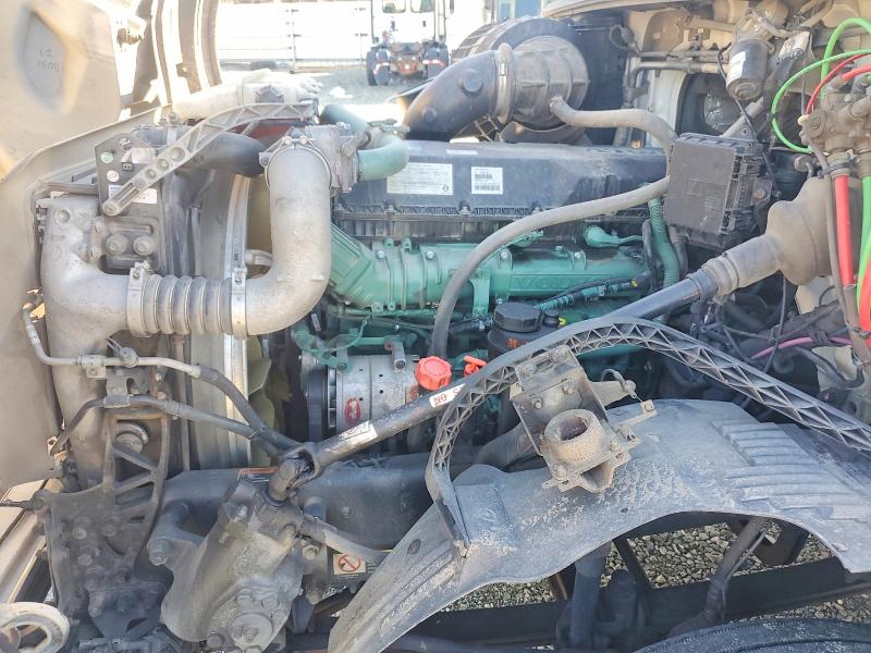 2018 Volvo Vnl VIN 4V4N39EH9JN892757 COPART salvage auction — NORMAL WEAR, IN - DEALER ONLY CLEAN TITLE, sold $5,100 on 2026-07-30 (photo 7)