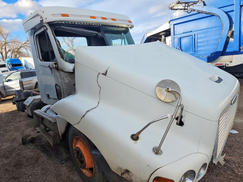 2000 Freightliner Conventional VIN 1FUYSSEB5YLB74915 COPART salvage auction — ROLLOVER, VA - CERTIFICATE OF TITLE, sold $1,200 on 2026-07-07 (photo 9)