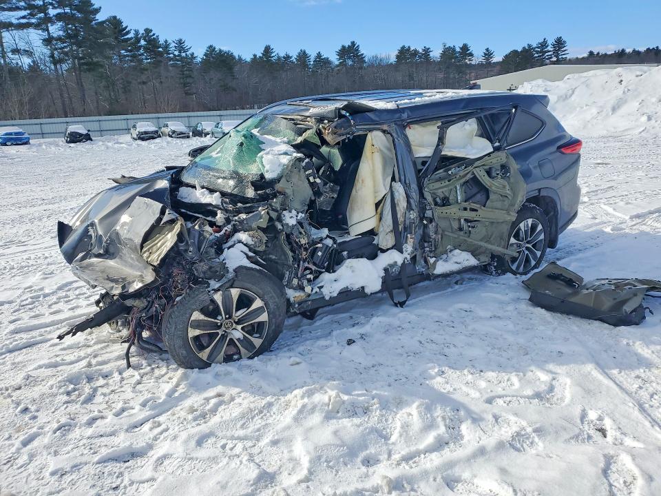 2023 Toyota VIN 5TDKBRCH8PS598922 COPART salvage auction — ROLLOVER, Me - Cert Of Title-Salvage Collisio, sold $2,100 on 2026-07-08 (photo 1)
