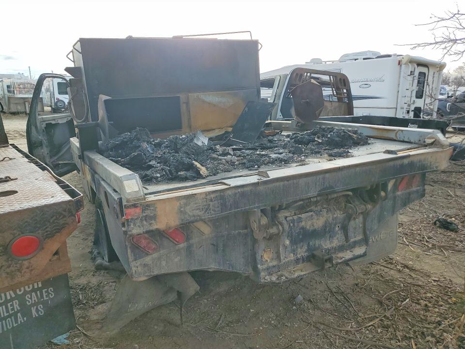 2015 Ram 3500 VIN 3C7WRTAL3FG638213 COPART salvage auction — BURN, Ks - Non-Repairable Vehicle Certifi, sold $100 on 2026-07-22 (photo 2)
