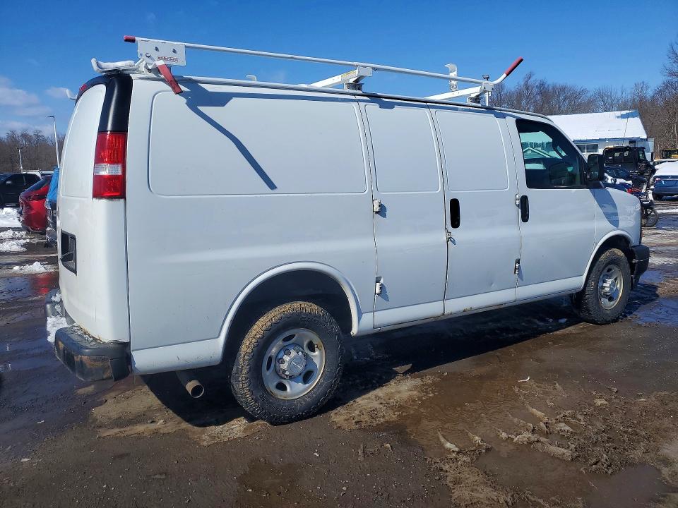 2017 Chevrolet Express 2500 VIN 1GCWGAFF3H1337078 COPART salvage auction — MINOR DENT/SCRATCHES, Ny - Certificate Of Title, sold $2,900 on 2026-07-09 (photo 3)