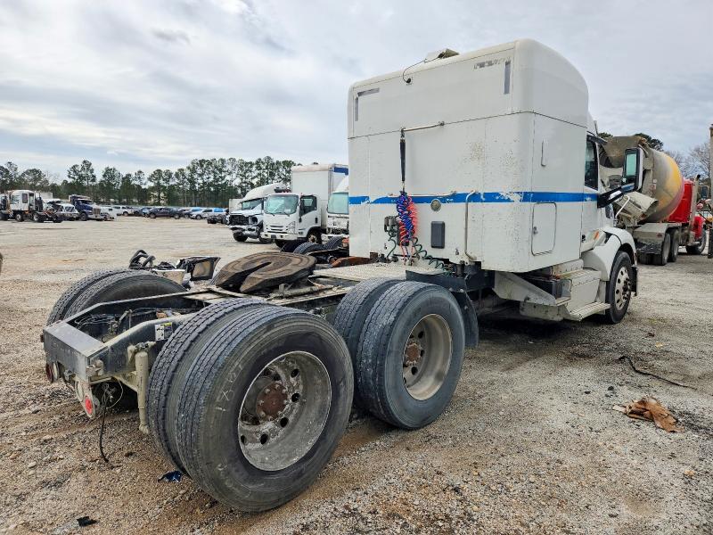2015 Peterbilt tractor VIN 1XPBDP9X6FD293179 COPART salvage auction — NORMAL WEAR, SC - CERTIFICATE OF TITLE, sold $3,300 on 2026-07-29 (photo 4)
