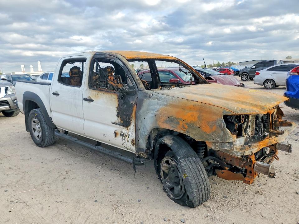 2015 Toyota Tacoma VIN 5TFJX4GN4FX047119 COPART salvage auction — BURN, Tx - Nonrepairable Title, sold $575 on 2026-07-31 (photo 4)