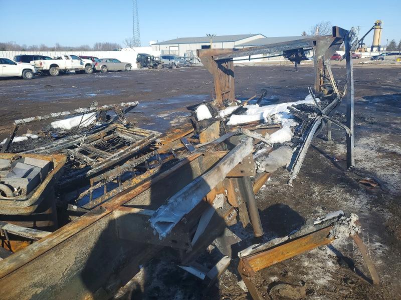 2018 Keys Montana VIN 4YDF38525KA740678 COPART salvage auction — BURN, MI - DEALER ONLY CLEAN TITLE, sold $100 on 2026-09-04 (photo 9)