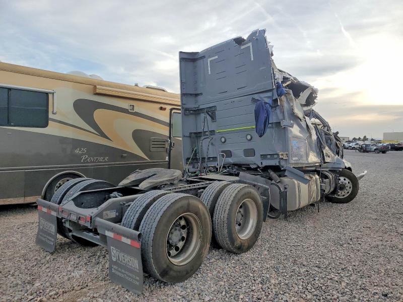 2026 Volvo Vnl VIN 4V4BC9EH5TN705388 COPART salvage auction — ROLLOVER, Nv - Salvage Title, sold $22,800 on 2026-08-20 (photo 4)