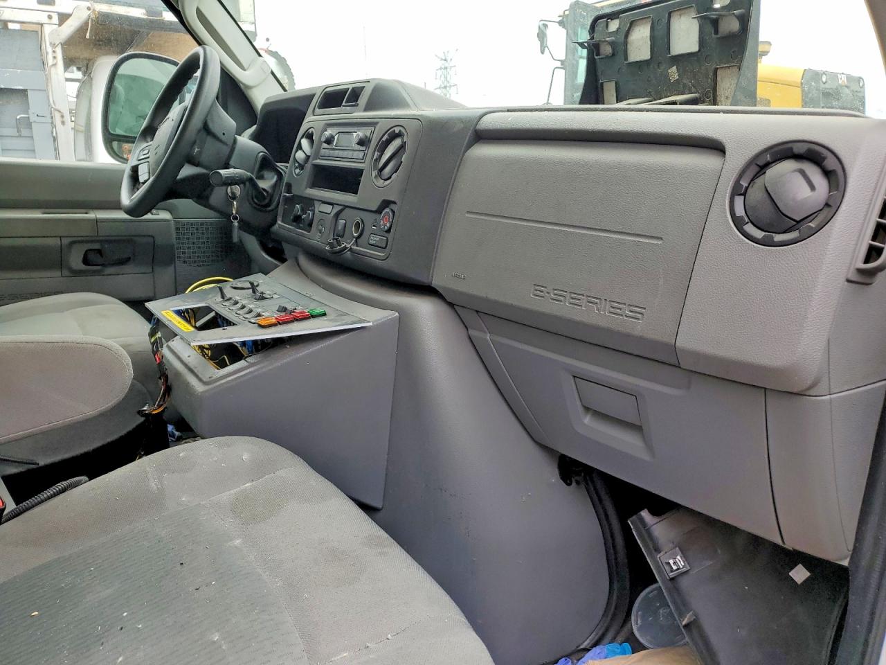 2021 Ford Econoline e350 VIN 1FDWE3FN1MDC18605 COPART salvage auction — Front End, IN - CERTIFICATE OF TITLE, sold $12,800 on 2026-09-15 (photo 8)