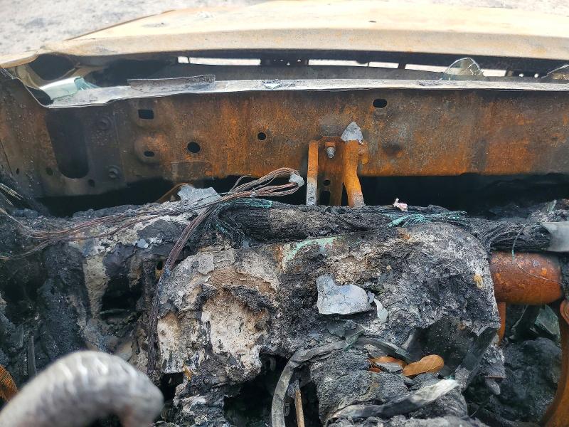 2015 Toyota Tacoma VIN 5TFJX4GN4FX047119 COPART salvage auction — BURN, Tx - Nonrepairable Title, sold $575 on 2026-07-31 (photo 9)