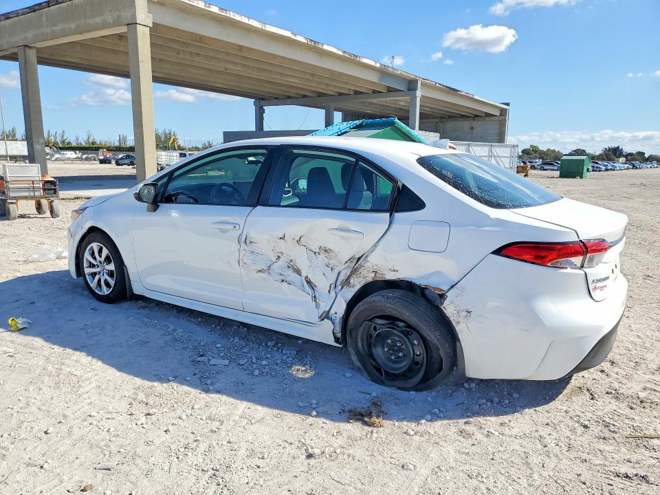 2025 Toyota Corolla VIN 5YFB4MDE8SP245566 COPART salvage auction — REAR END, Salvage Title, sold $7,100 on 2026-07-16 (photo 2)