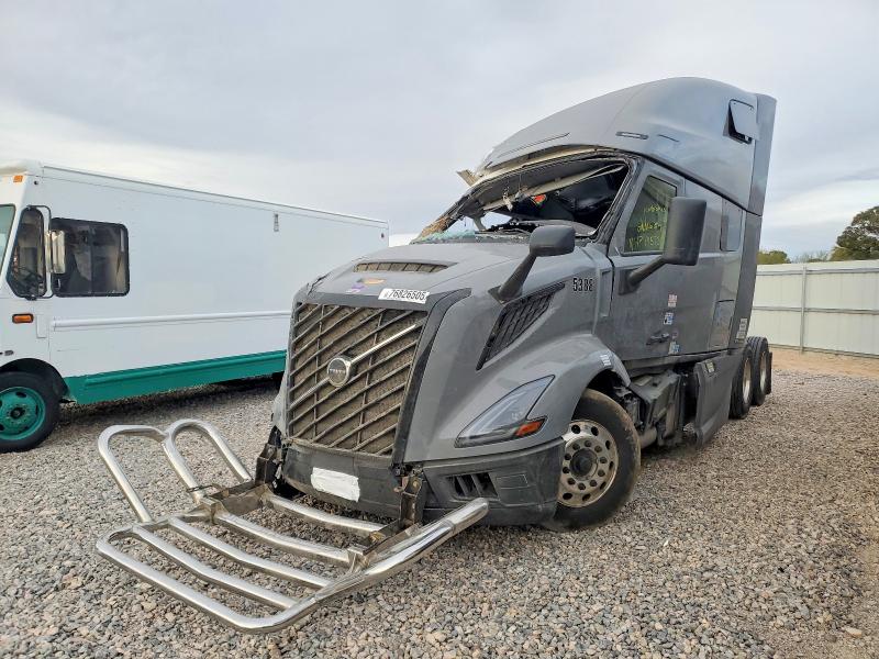 2026 Volvo Vnl VIN 4V4BC9EH5TN705388 COPART salvage auction — ROLLOVER, Nv - Salvage Title, sold $22,800 on 2026-08-20 (photo 2)