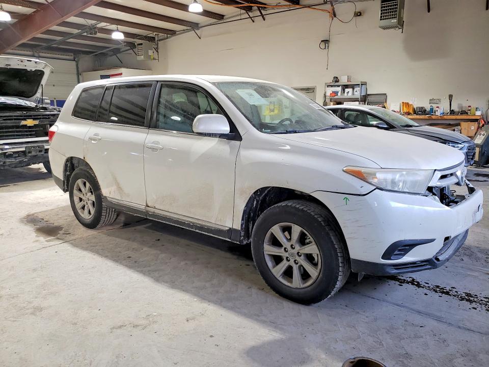 2013 Toyota Highlander VIN 5TDZA3EH6DS037531 COPART salvage auction — FRONT END, Md - Cert Of Salvage > 75% Damage, sold $450 on 2026-07-24 (photo 4)