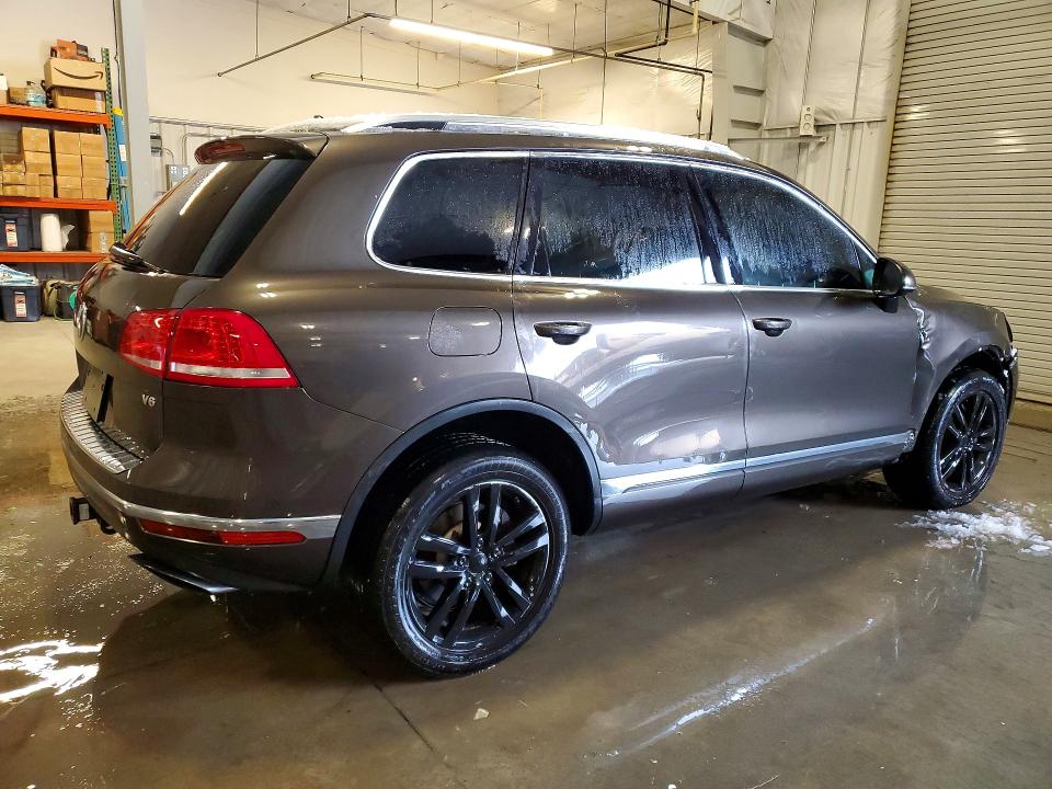 2015 Volkswagen Touareg VIN WVGEF9BP8FD006824 COPART salvage auction — FRONT END, Mn - Certificate Of Title (P), sold $3,900 on 2026-07-06 (photo 3)