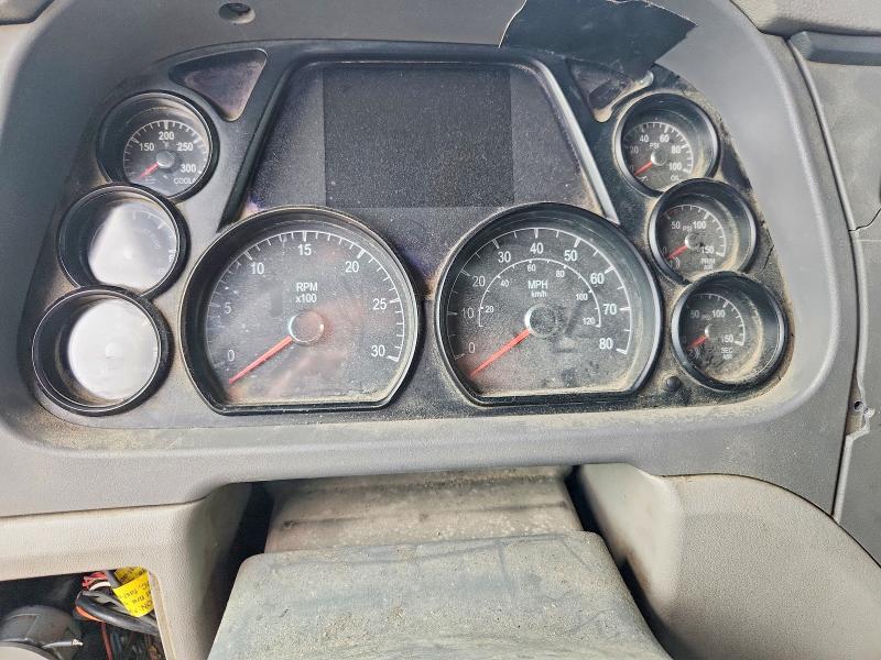 2015 Peterbilt tractor VIN 1XPBDP9X6FD293179 COPART salvage auction — NORMAL WEAR, SC - CERTIFICATE OF TITLE, sold $3,300 on 2026-07-29 (photo 8)