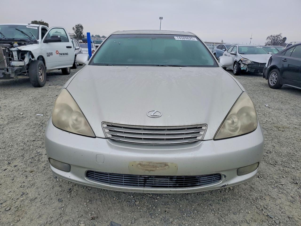 2004 Lexus Es 330 VIN JTHBA30G645054754 COPART salvage auction — Minor Dent/Scratches, CA - DIS/DLR/EXP ONLY CLEAN TITLE (P), sold $275 on 2026-09-03 (photo 5)
