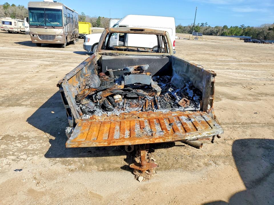 2007 Chevrolet Silverado VIN 1GCJK39D67E158426 COPART salvage auction — BURN, Fl - Cert Of Destruct-No Vin Plate, sold $200 on 2026-07-31 (photo 6)