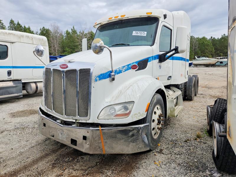 2015 Peterbilt tractor VIN 1XPBDP9X6FD293179 COPART salvage auction — NORMAL WEAR, SC - CERTIFICATE OF TITLE, sold $3,300 on 2026-07-29 (photo 2)