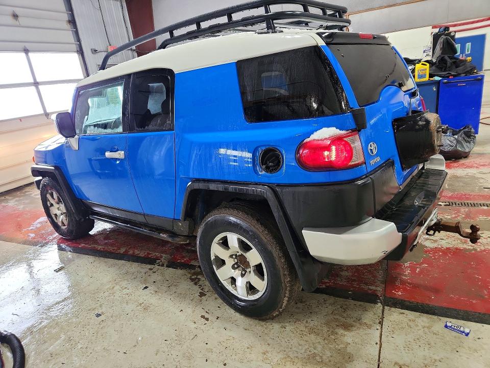 2007 Toyota Fj cruiser VIN JTEBU11F170078637 COPART salvage auction — MINOR DENT/SCRATCHES, Pa - Cert Of Title (P), sold $4,000 on 2026-07-08 (photo 2)