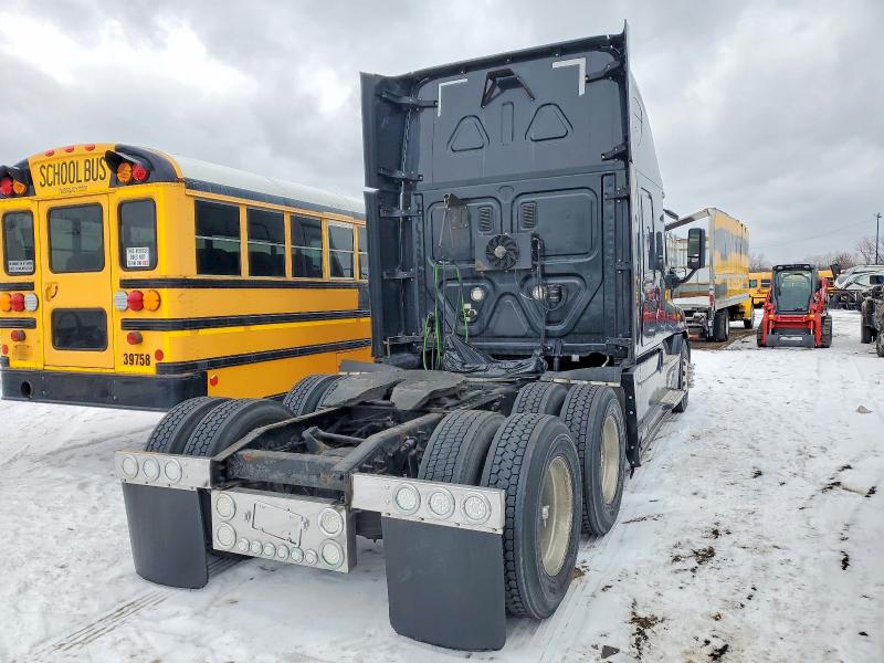 2016 Freightliner Cascadia 125 VIN 1FUJGLDR7GLHE2843 COPART salvage auction — Burn Engine, IL - SALVAGE CERTIFICATE, sold $2,850 on 2026-07-09 (photo 4)