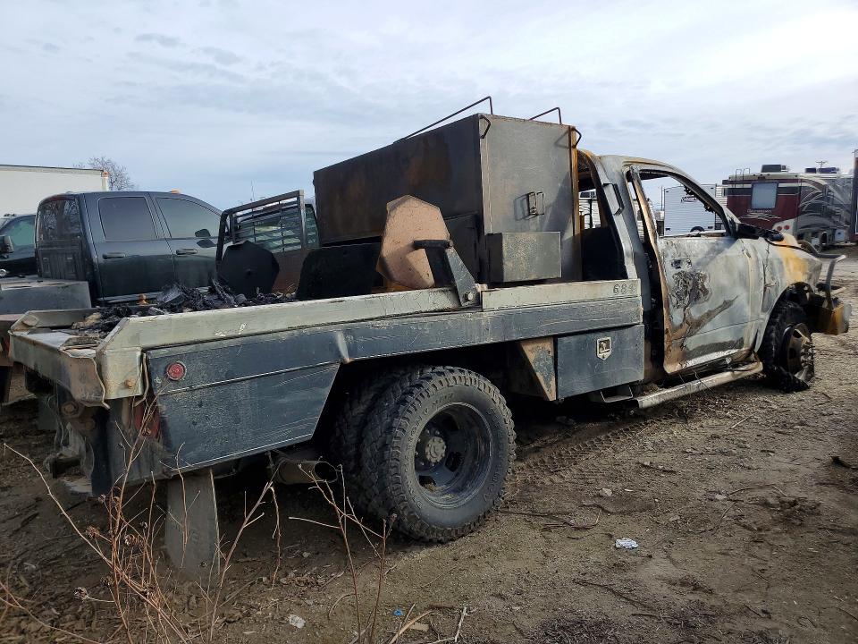 2015 Ram 3500 VIN 3C7WRTAL3FG638213 COPART salvage auction — BURN, Ks - Non-Repairable Vehicle Certifi, sold $100 on 2026-07-22 (photo 3)