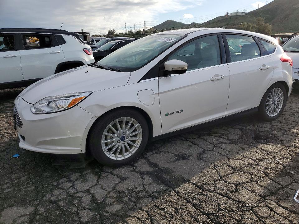 2017 Ford Focus VIN 1FADP3R49HL314735 COPART salvage auction — MINOR DENT/SCRATCHES, Mt - Dis/Dlr/Exp Only Clean Title, sold $950 on 2026-07-02 (photo 1)