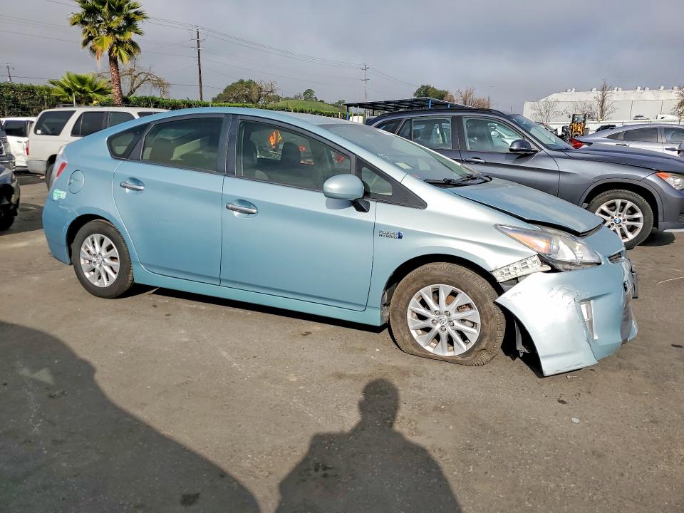 2014 Toyota Prius VIN JTDKN3DP0E3062152 COPART salvage auction — FRONT END, Ca - Salvage Certificate, sold $4,600 on 2026-07-07 (photo 4)
