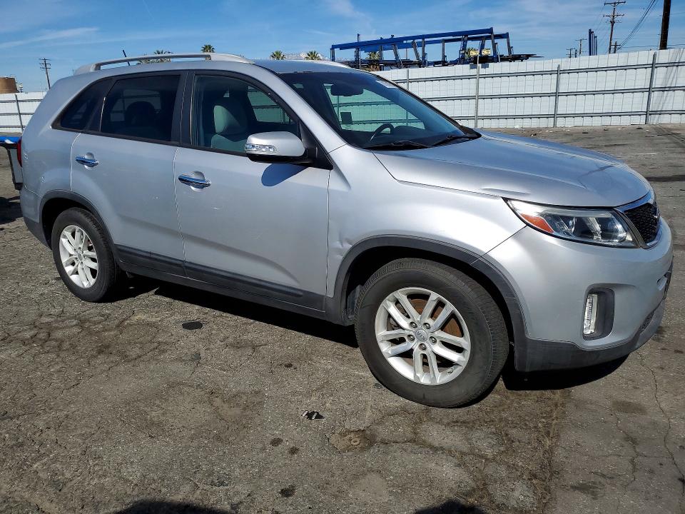2015 Kia Sorento VIN 5XYKT4A62FG551608 COPART salvage auction — MECHANICAL, Ca - Dis/Dlr/Exp Only Clean Title, sold $800 on 2026-07-09 (photo 4)