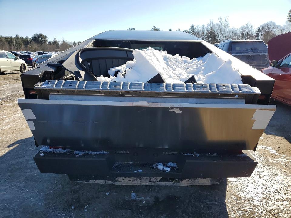 2024 Tesla Cybertruck VIN 7G2CEHEE4RA037501 COPART salvage auction — FRONT END, Ny - Certificate Of Title, sold $19,200 on 2026-07-27 (photo 6)