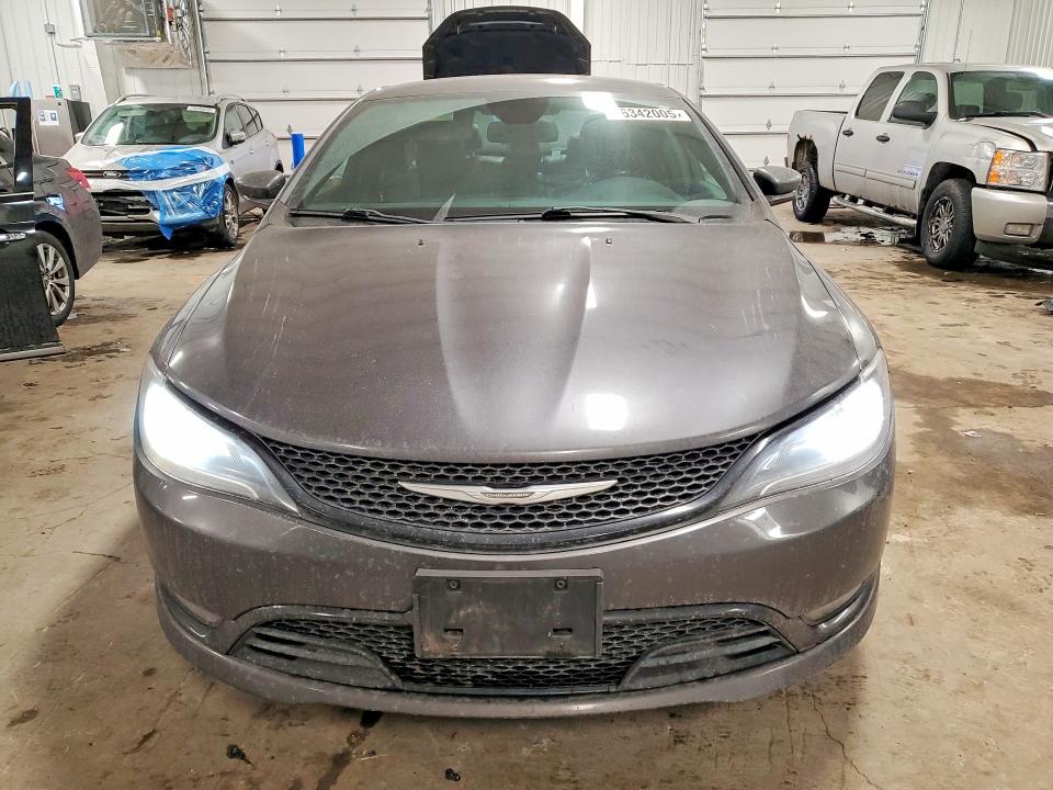 2015 Chrysler 200 VIN 1C3CCCDGXFN540565 COPART salvage auction — MINOR DENT/SCRATCHES, Salvage Title, sold $575 on 2026-07-21 (photo 5)