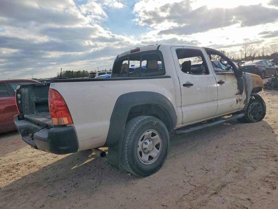 2015 Toyota Tacoma VIN 5TFJX4GN4FX047119 COPART salvage auction — BURN, Tx - Nonrepairable Title, sold $575 on 2026-07-31 (photo 3)
