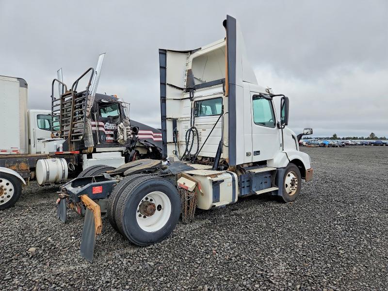 2018 Volvo Vnl VIN 4V4N39EH7JN987933 COPART salvage auction — NORMAL WEAR, In - Certificate Of Title, sold $5,000 on 2026-07-29 (photo 4)