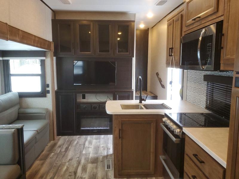 2023 Jayco Eagle VIN 1UJCA0BS8P1P50081 COPART salvage auction — ROOF, SD - CERT OF TITLE-SALVAGE, sold $2,600 on 2026-07-09 (photo 5)