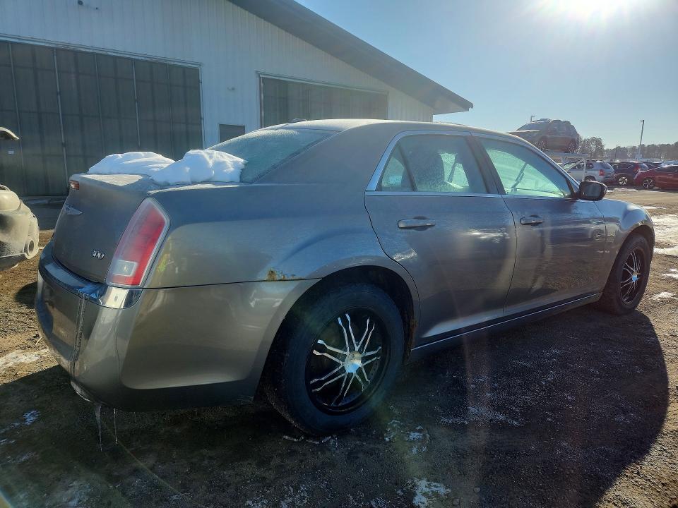2014 Chrysler 300 VIN 2C3CCARG0EH170201 COPART salvage auction — MINOR DENT/SCRATCHES, Ny - Certificate Of Title, sold $2,900 on 2026-07-30 (photo 3)