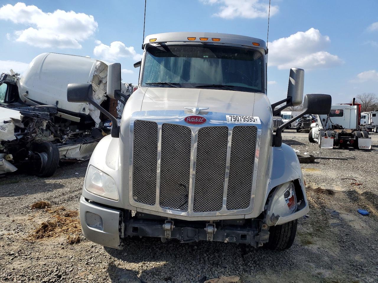 2019 Peterbilt 579 VIN 1XPBDP9X1KD605158 COPART salvage auction — All Over, OK - CERT OF TITLE-SALVAGE, sold $6,200 on 2026-06-25 (photo 9)