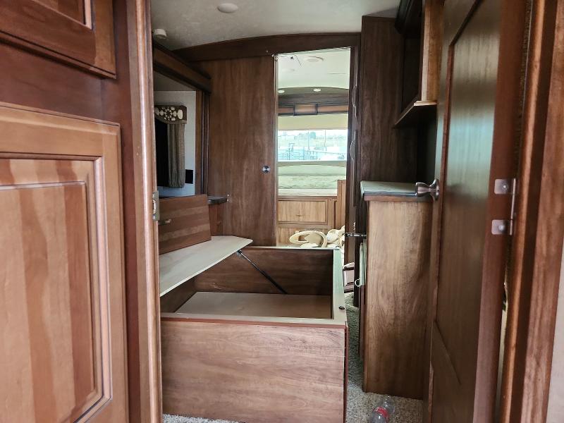 2017 Keystone Montana VIN 4YDF39224H4703493 COPART salvage auction — FRONT END, CO - SALVAGE TITLE, sold $3,950 on 2026-08-31 (photo 5)