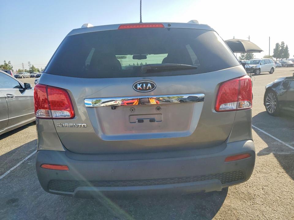 2013 Kia Sorento VIN 5XYKT3A61DG313787 COPART salvage auction — VANDALISM, Ca - Salvage Certificate, sold $850 on 2026-07-02 (photo 6)