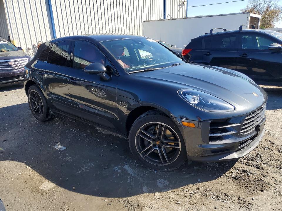 2021 Porsche Macan VIN WP1AB2A52MLB34421 COPART salvage auction — SIDE, Salvage Title, sold $16,900 on 2026-08-07 (photo 4)
