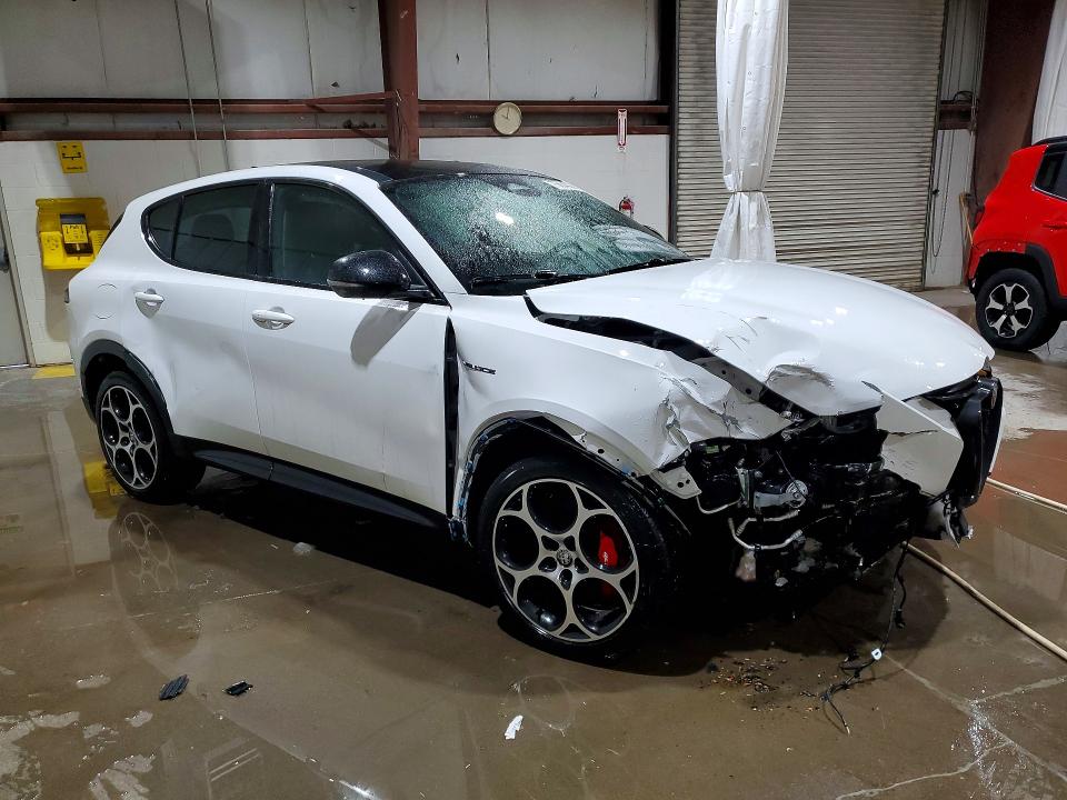 2024 Alfa romeo Tonale VIN ZASPATDW7R3059641 COPART salvage auction — FRONT END, Ny - Mv-907A Salvage Certificate, sold $7,100 on 2026-07-27 (photo 4)