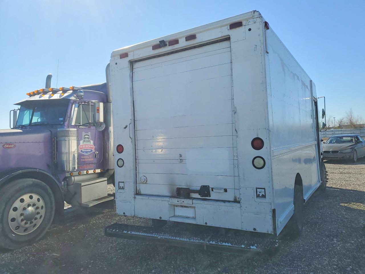 1999 VIN 4UZA4FF40XCA60583 COPART salvage auction — Front End, Sv - Salvage Title, sold $650 on 2026-09-23 (photo 3)