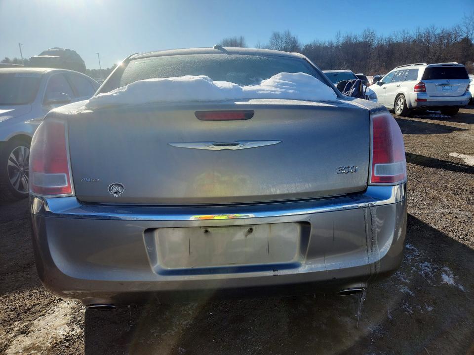 2014 Chrysler 300 VIN 2C3CCARG0EH170201 COPART salvage auction — MINOR DENT/SCRATCHES, Ny - Certificate Of Title, sold $2,900 on 2026-07-30 (photo 6)