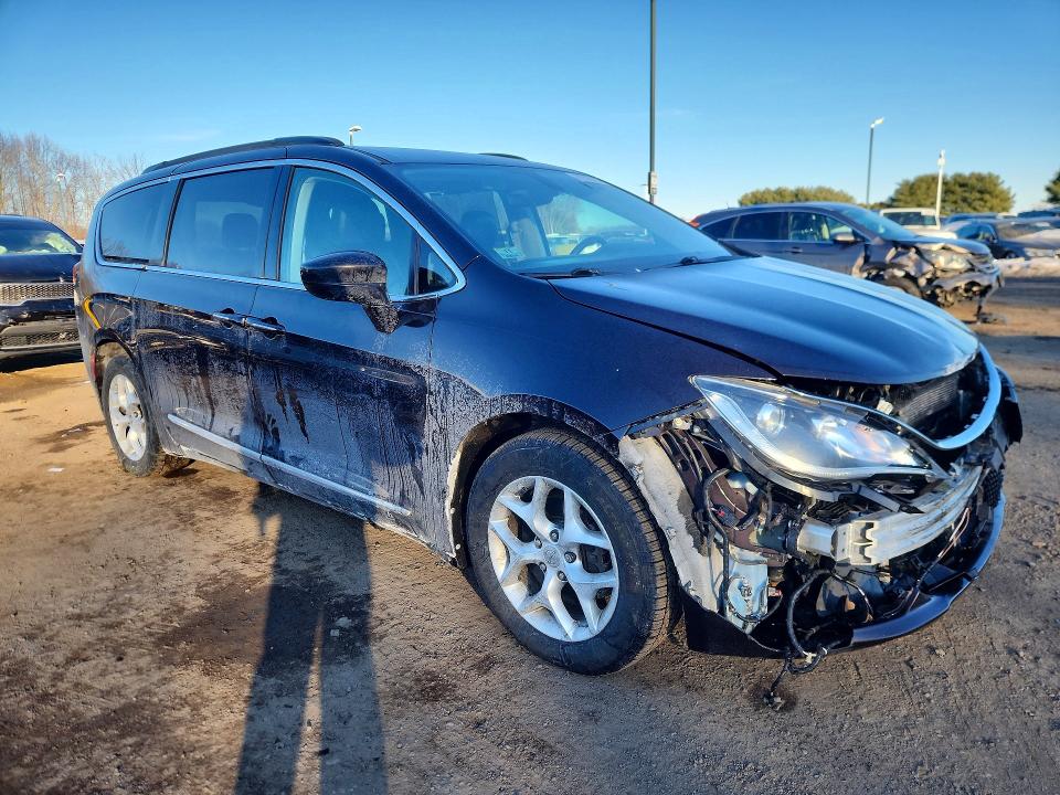 2017 Chrysler Pacifica VIN 2C4RC1BG0HR704554 COPART salvage auction — FRONT END, CT - CERT OF TITLE-SALVAGE, sold $1,500 on 2026-07-02 (photo 4)